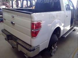 2011 FORD F150, WHITE, LARIAT, CREW, 5.0, 4X4, AT,   F25104